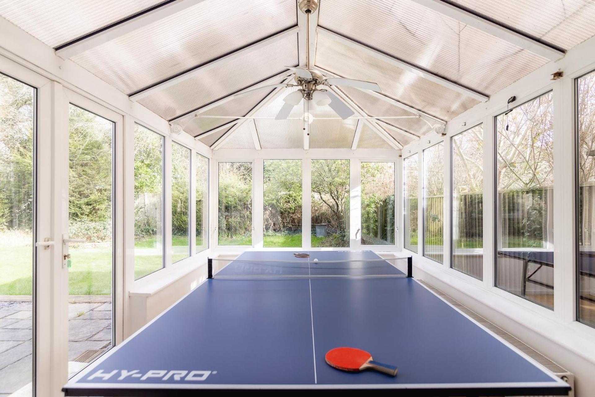 Ping-Pong Paradise Crawley  Exteriör bild