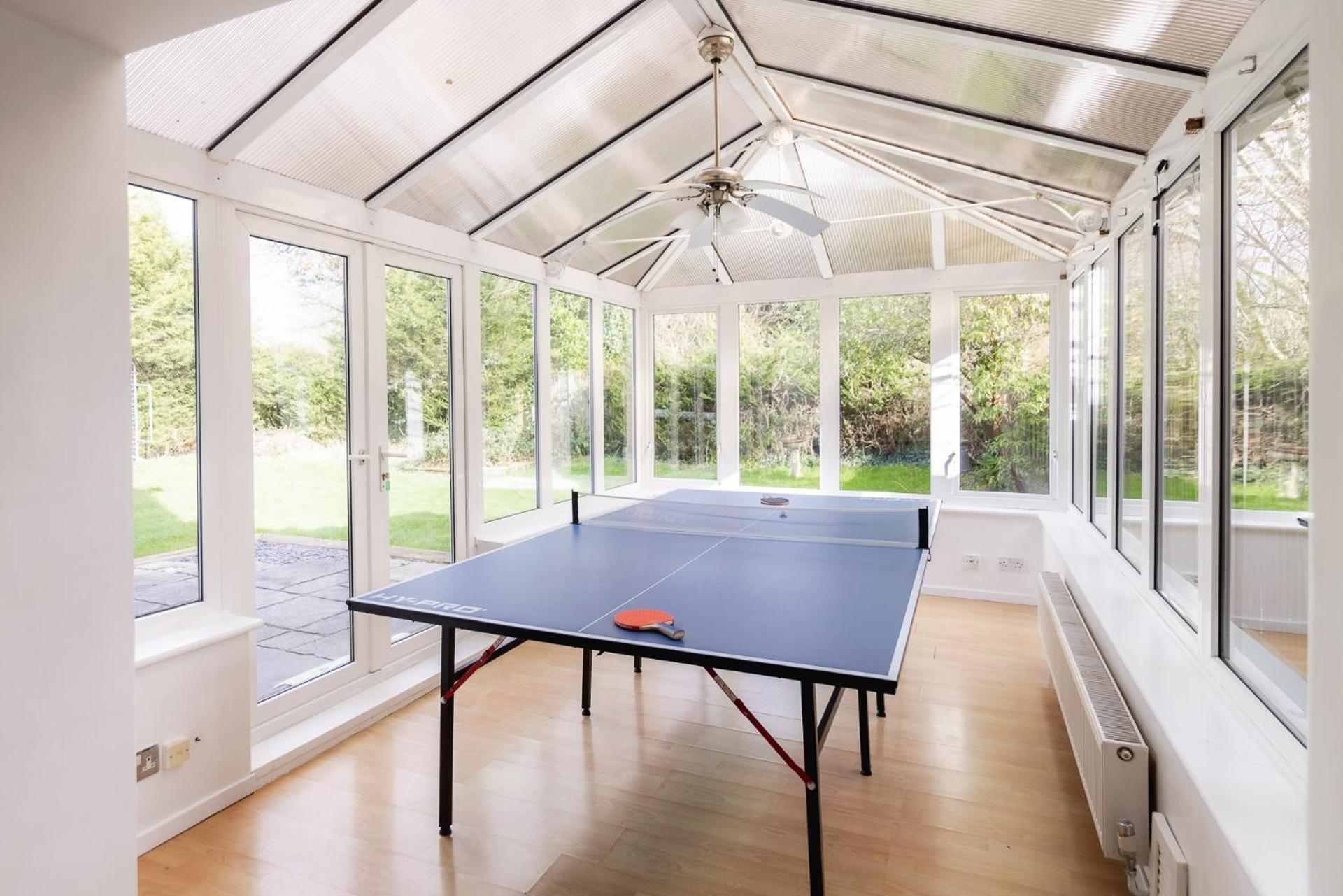 Ping-Pong Paradise Crawley  Exteriör bild
