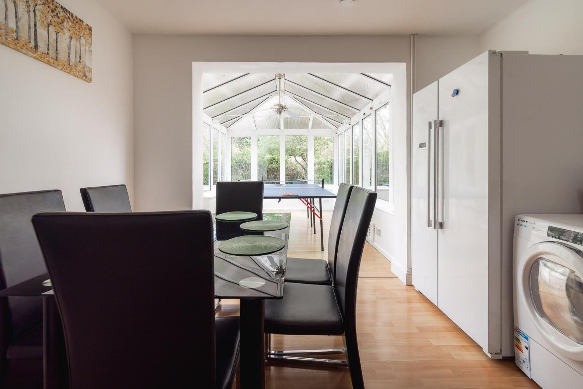 Ping-Pong Paradise Crawley  Exteriör bild
